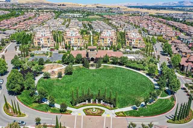 3335 Vittoria Loop, Dublin CA: https://media.crmls.org/mediaz/ee899c42-a6ff-4839-b2a7-4e853db98b65.jpg