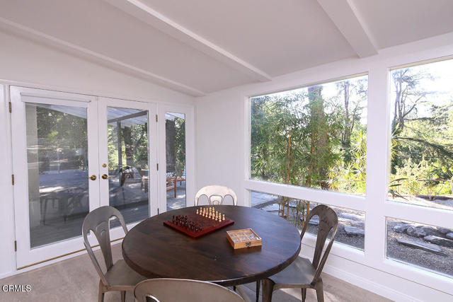 5245 Bubbling Well Lane, La Canada Flintridge CA: https://media.crmls.org/mediaz/ee89e2cc-3ce1-4b7b-a004-0012bed2a0cd.jpg