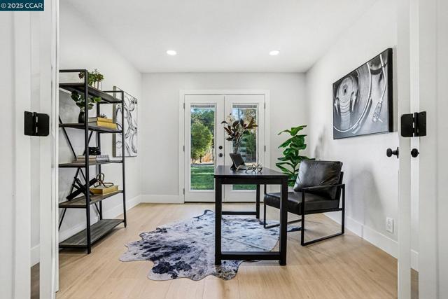 1053 Arkell Rd, Walnut Creek CA: https://media.crmls.org/mediaz/ee8a4042-d0ea-420f-9b28-14eceee5410c.jpg