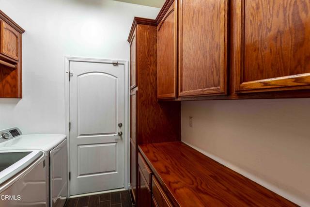 15617 Screaming Eagle Avenue, Bakersfield CA: https://media.crmls.org/mediaz/ee8b03ca-290a-49d4-b736-984a2d0a016e.jpg