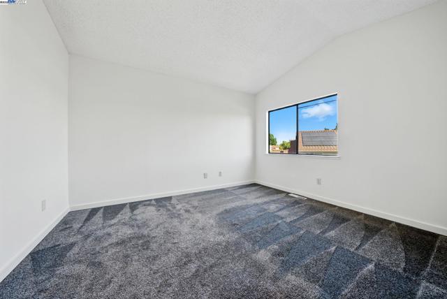 2524 Brazil Ct, Antioch CA: https://media.crmls.org/mediaz/ee8b0fb9-62d1-413d-92f8-0d0ecac669d3.jpg