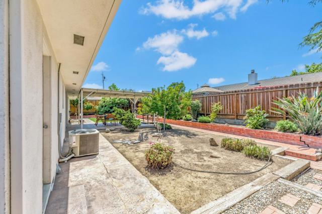 1081 Oak Street, Hollister CA: https://media.crmls.org/mediaz/ee8b70ae-f555-4617-a134-1f21c5d0bc4d.jpg