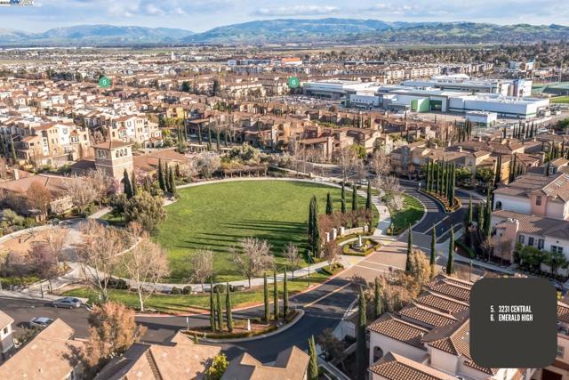 3231 Central Pkwy, Dublin CA: https://media.crmls.org/mediaz/ee8b8323-0ac3-49b5-8828-37a8eb0c7258.jpg