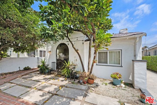 2736 S Cloverdale Avenue, Los Angeles CA: https://media.crmls.org/mediaz/ee8c44db-661f-4ce2-ad5e-f791a72f4453.jpg