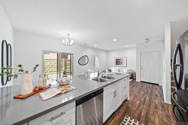 Detail Gallery Image 12 of 34 For 750 Anastasia Ct, El Cajon,  CA 92020 - 3 Beds | 2/1 Baths