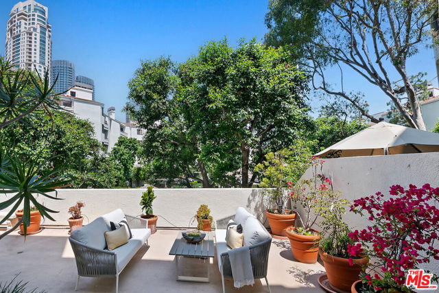 2102 Century Park Lane, Los Angeles CA: https://media.crmls.org/mediaz/ee8d56f1-0cc6-4d17-a790-439b147842b9.jpg