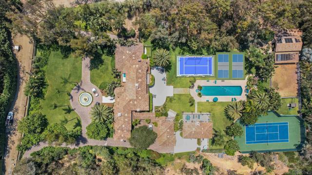 16356 Rambla De Las Flores, Rancho Santa Fe CA: https://media.crmls.org/mediaz/ee8d6f4f-5ef4-435b-b228-56e478ce1811.jpg