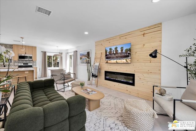2092 N San Antonio Road, Palm Springs CA: https://media.crmls.org/mediaz/ee8dd261-4fd3-4f42-abba-545de703775a.jpg