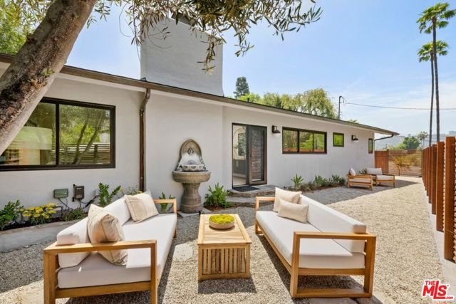 2716 Laurel Pass / Bypass, Los Angeles CA: https://media.crmls.org/mediaz/ee8e2e65-2680-44e7-844d-89d1e5bd7002.jpg