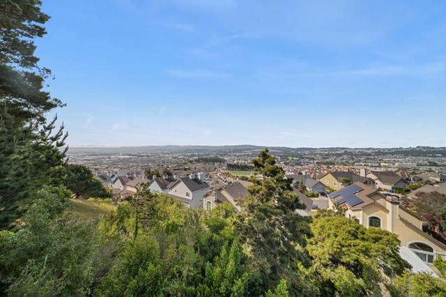 647 Stonegate Drive, South San Francisco CA: https://media.crmls.org/mediaz/ee8e59b8-7c1e-4b6c-ba36-b5814e2762bb.jpg