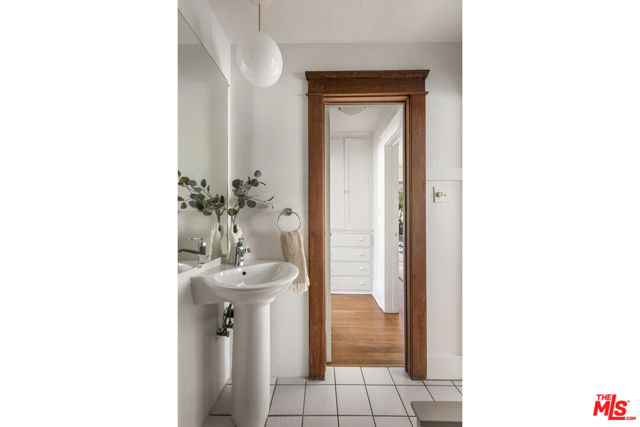 3865 Brunswick Avenue, Los Angeles CA: https://media.crmls.org/mediaz/ee8e814a-b715-4437-bec3-10a63a79ba5b.jpg