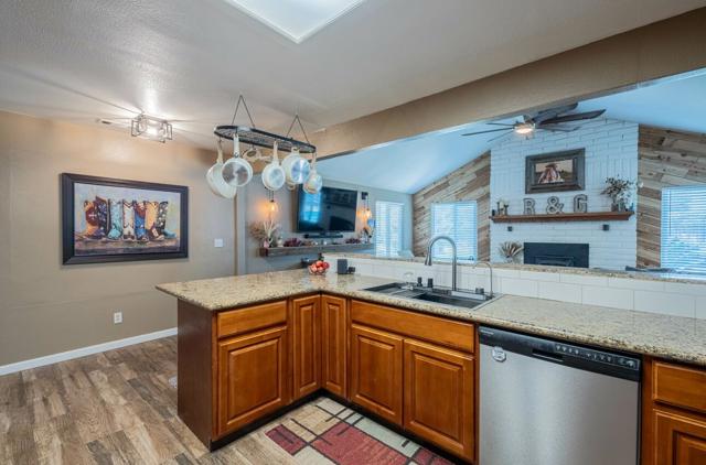26891 Fonda Avenue, Madera CA: https://media.crmls.org/mediaz/ee8e8c06-ea04-490a-89f7-f0a3fec3da6e.jpg
