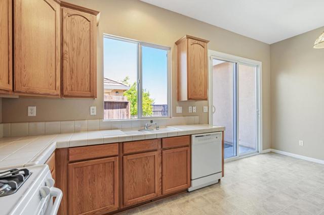 1665 Youngstown Lane, Suisun City CA: https://media.crmls.org/mediaz/ee8ea21b-249e-4139-b3bb-643e133e9ee5.jpg