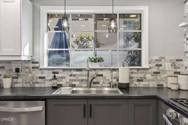 Detail Gallery Image 11 of 36 For 1327 Johnson Dr, Ventura,  CA 93003 - 3 Beds | 2/1 Baths