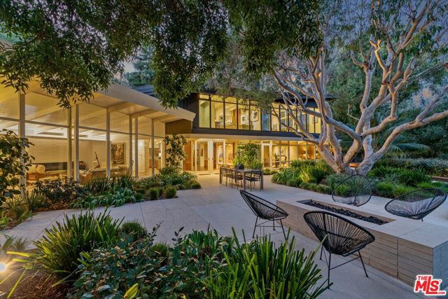2179 Mandeville Canyon Road, Los Angeles CA: https://media.crmls.org/mediaz/ee8fad32-feb4-416d-b69e-b302e3c5c488.jpg