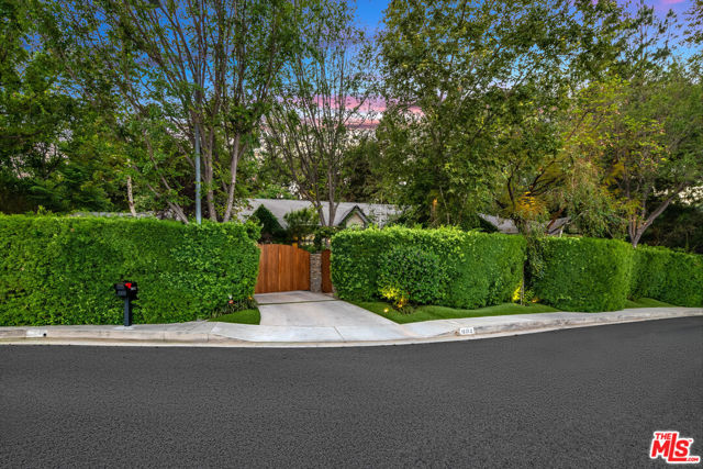 19012 Dorlon Drive photo 2