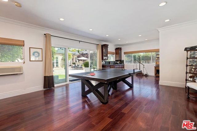 513 North Canon Drive photo 28