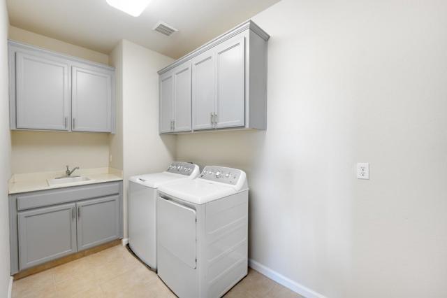 16341 Adobe Way, Lathrop CA: https://media.crmls.org/mediaz/ee906b2e-d016-4ff5-b0b1-657fa7dda4c4.jpg