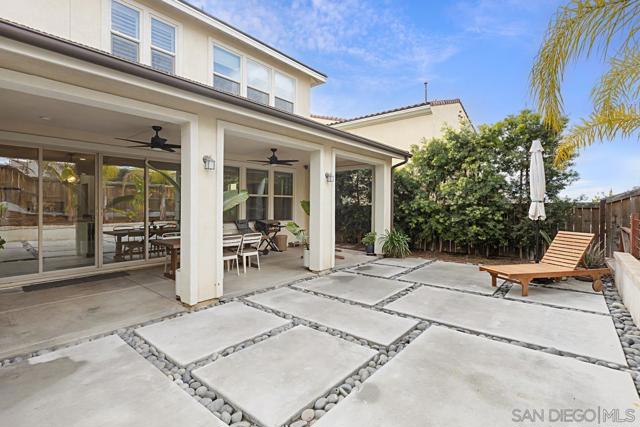 1091 Camino Cantera S, Chula Vista CA: https://media.crmls.org/mediaz/ee9074c2-d0bb-438e-a857-5527c5f79512.jpg