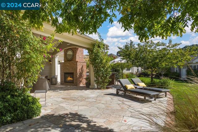 8 Julianna Court, Moraga CA: https://media.crmls.org/mediaz/ee90b7dd-259b-447b-9874-267147211c37.jpg