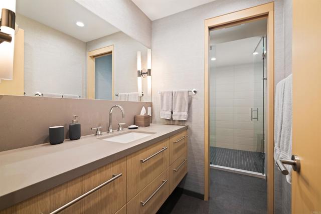 Detail Gallery Image 19 of 27 For 2110 Avenida De La Playa #C,  La Jolla,  CA 92037 - 3 Beds | 2/1 Baths