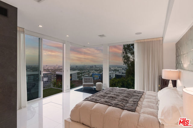 1377 Miller Place, Los Angeles CA: https://media.crmls.org/mediaz/ee915041-1965-404a-a0d6-a866396d5537.jpg