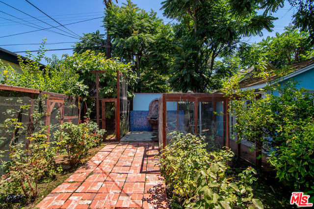 720 N Ogden Drive, Los Angeles CA: https://media.crmls.org/mediaz/ee916771-78d8-4c1b-8d23-20ea996ed0b8.jpg