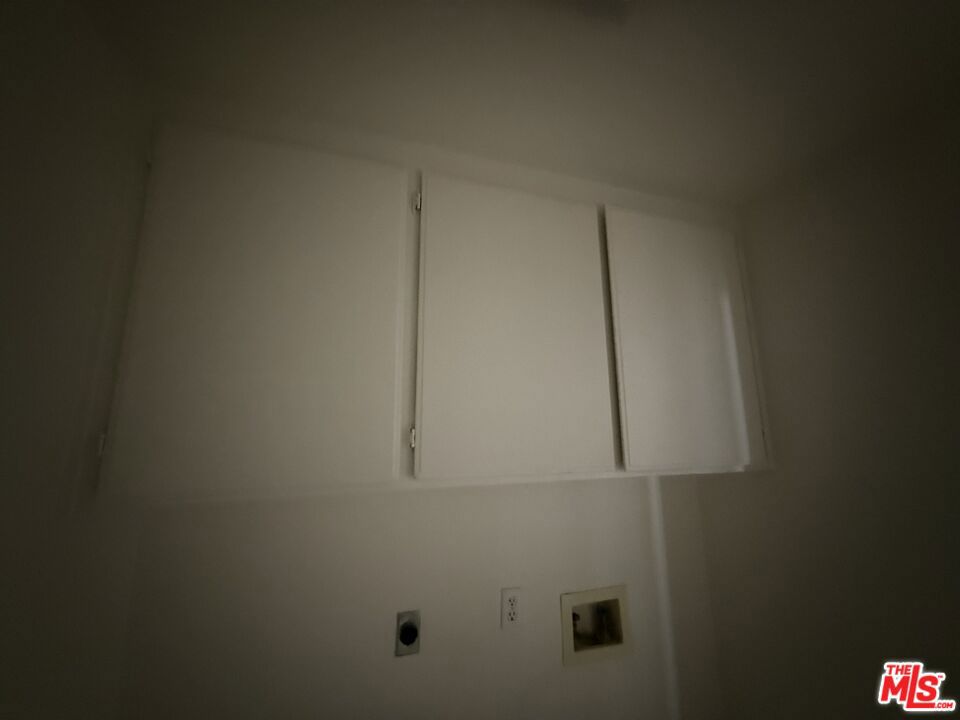 https://media.crmls.org/mediaz/ee9189c3-46ab-4148-95d0-6dde69abc7b2.jpg?preset=X-Large