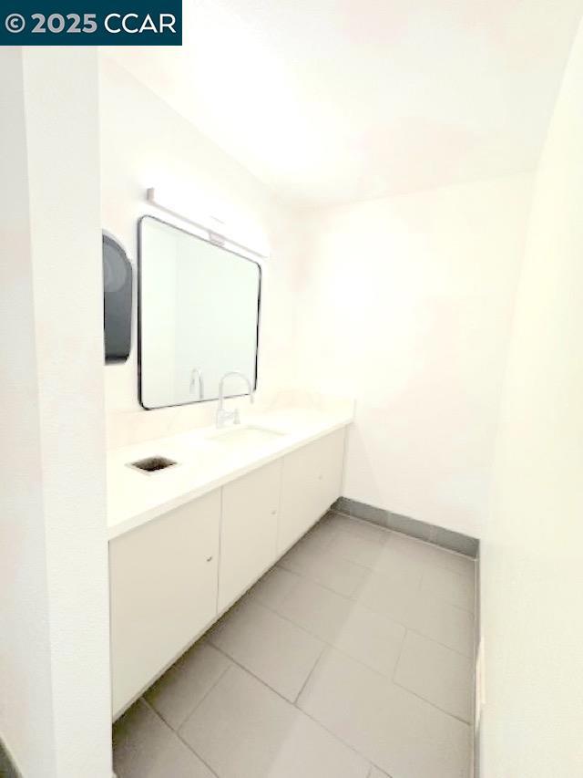 1305 Webster St, Alameda CA: https://media.crmls.org/mediaz/ee919f31-b0a3-4fb1-ab00-612e43e374ba.jpg