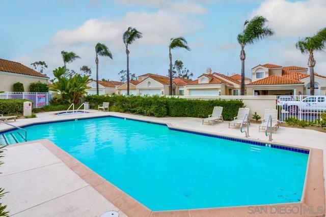 12122 Royal Birkdale Row, San Diego CA: https://media.crmls.org/mediaz/ee91a965-04e6-4684-8ea3-ff31cdc828ce.jpg