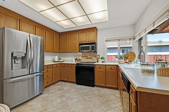 5135 Charlotte Way, Livermore CA: https://media.crmls.org/mediaz/ee92a4f9-742e-40e5-9c13-211b6de35266.jpg