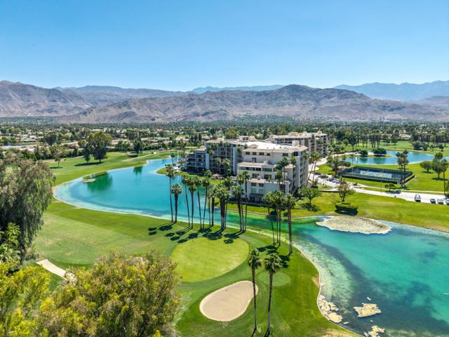 900 Island Drive, Rancho Mirage CA: https://media.crmls.org/mediaz/ee92c992-b478-451f-9e86-26c4632cbe5d.jpg