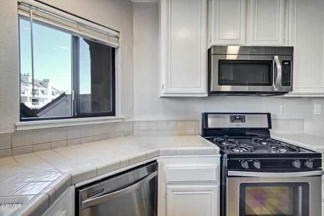 Detail Gallery Image 7 of 47 For 588 Island View Cir, Port Hueneme,  CA 93041 - 4 Beds | 2 Baths