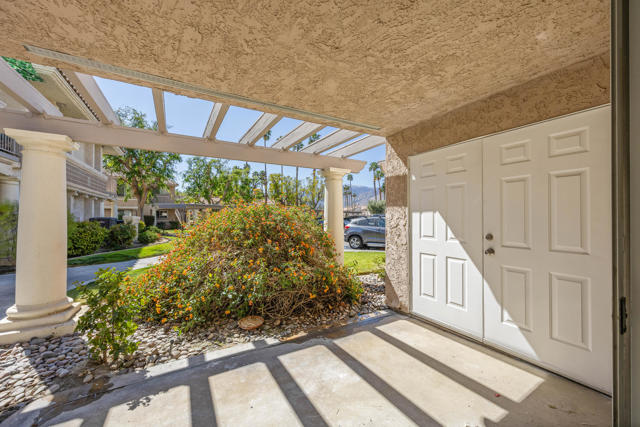 505 S Farrell Drive, Palm Springs CA: https://media.crmls.org/mediaz/ee936dca-fb1c-402e-94c4-16c4e497c66d.jpg