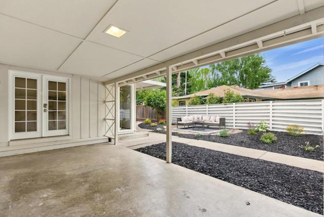 279 Oakhurst Place, Menlo Park CA: https://media.crmls.org/mediaz/ee939199-8315-4aab-a827-39318870876d.jpg