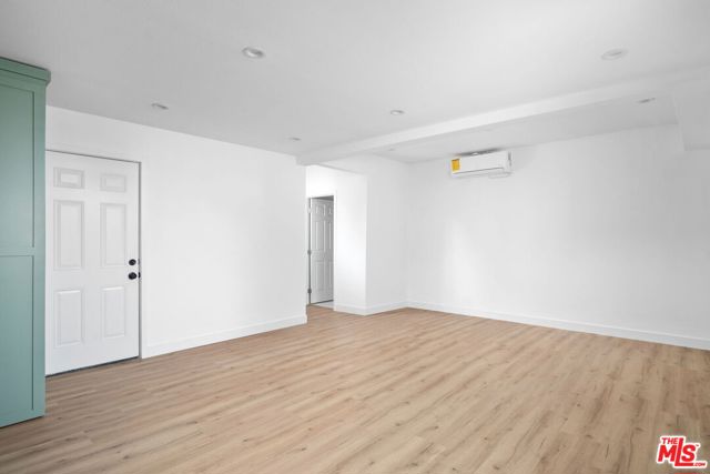 1050 W 48th Street, Los Angeles CA: https://media.crmls.org/mediaz/ee942471-b8d5-42b0-a1aa-39e4ccb52192.jpg