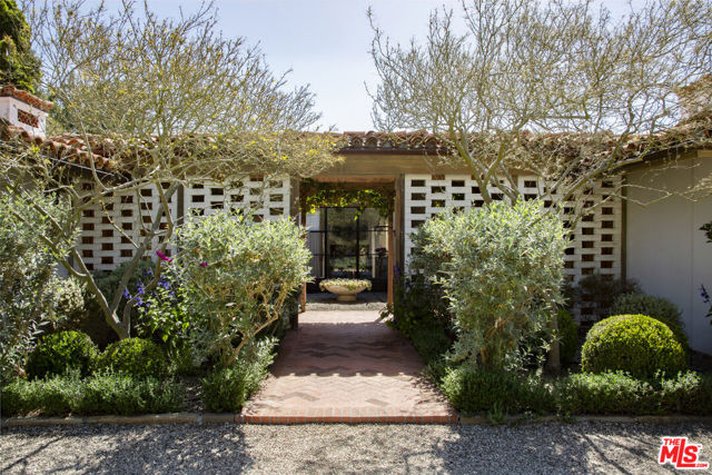 770 Via Manana, Montecito CA: https://media.crmls.org/mediaz/ee943838-5e97-4206-8697-e107f13efb5f.jpg