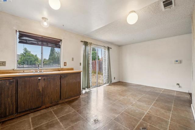 220 PEMBROKE DRIVE, Vallejo CA: https://media.crmls.org/mediaz/ee945c2a-cd06-425d-9eb1-ddf7ed710ba3.jpg