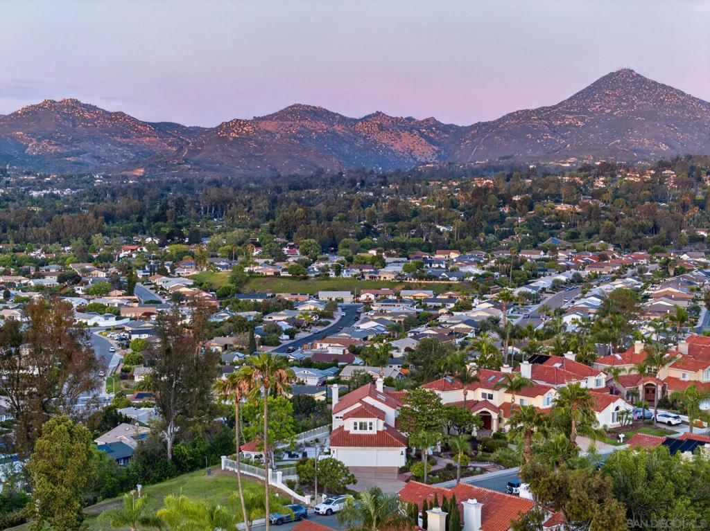 https://media.crmls.org/mediaz/ee94c764-82c6-4ea0-bdd7-e84cff68f3b3.jpg?preset=X-Large