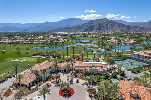 80315 Via Valerosa, La Quinta CA: https://media.crmls.org/mediaz/ee94dc72-c920-4ef2-9348-5e4f088315f4.jpg