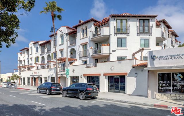 2001 ARTESIA Boulevard, Redondo Beach, California 90278, 1 Bedroom Bedrooms, ,Residential,Sold,ARTESIA,22140751