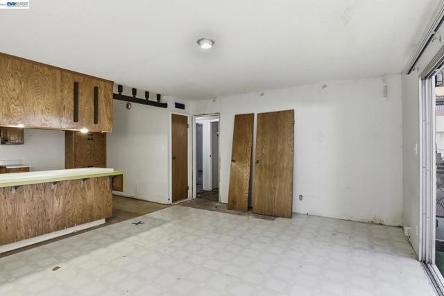 Image 10 of 48 For 2550 Damuth St