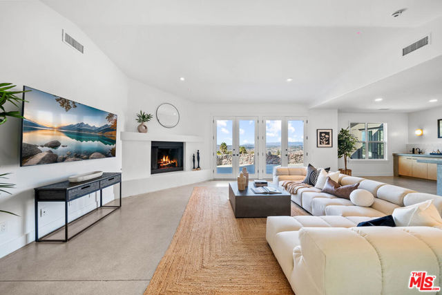 32070 Via Vera, Bonsall CA: https://media.crmls.org/mediaz/ee95eb57-04df-4d50-b02a-ac498050d3cc.jpg