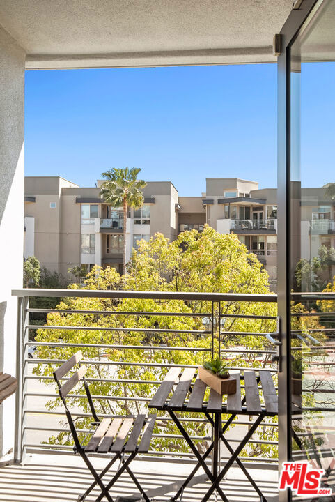 13045 Pacific Promenade, Playa Vista CA: https://media.crmls.org/mediaz/ee964d0d-1588-47f3-82ff-6535f41b52c7.jpg