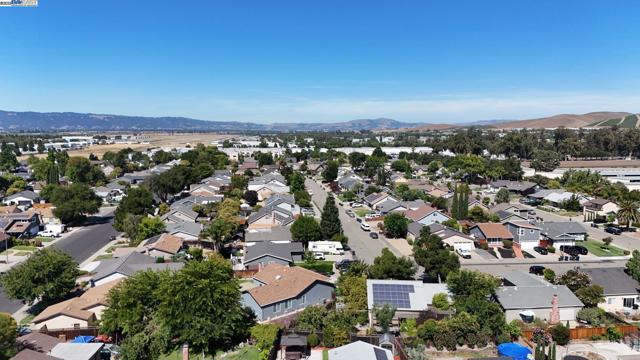 676 Colusa Way, Livermore CA: https://media.crmls.org/mediaz/ee975088-ca41-4751-a485-0d28b9fae316.jpg
