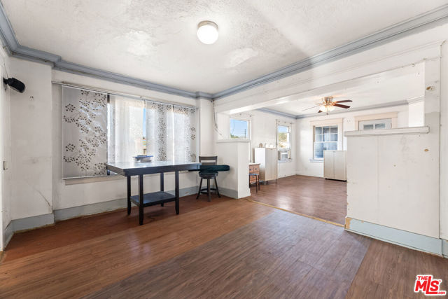 1011 N N Heliotrope Drive, Los Angeles CA: https://media.crmls.org/mediaz/ee976250-d928-4531-a7f2-bc1c42839afa.jpg