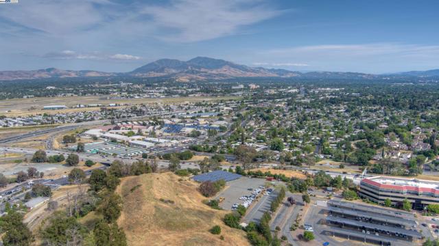 2617 Star Tree Ct., Martinez CA: https://media.crmls.org/mediaz/ee9793e7-ab1d-49df-ac13-fc7c2999c7f0.jpg