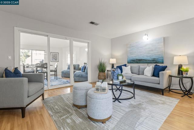 245 Parkview Ter, Vallejo CA: https://media.crmls.org/mediaz/ee97df0e-b32b-4586-9393-25a6cf9b1f55.jpg