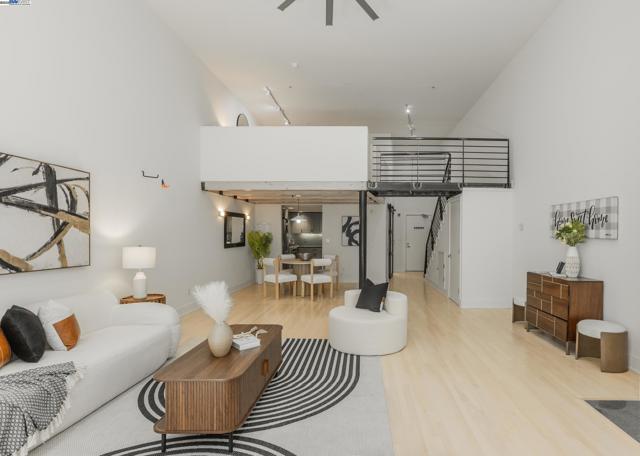 999 16Th St, San Francisco CA: https://media.crmls.org/mediaz/ee980195-8b70-4775-ad9a-0d10c3bb1001.jpg