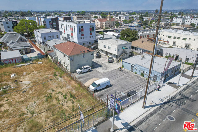 1452 W Jefferson Boulevard, Los Angeles CA: https://media.crmls.org/mediaz/ee981077-888b-4e9b-9cda-dd1b6f75f73b.jpg